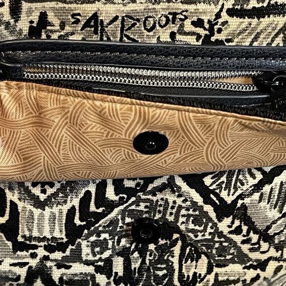 Sakroots Artist Circle Messenger Bag Black Cream Graphics Crossbody Small Flap - Picture 10 of 11